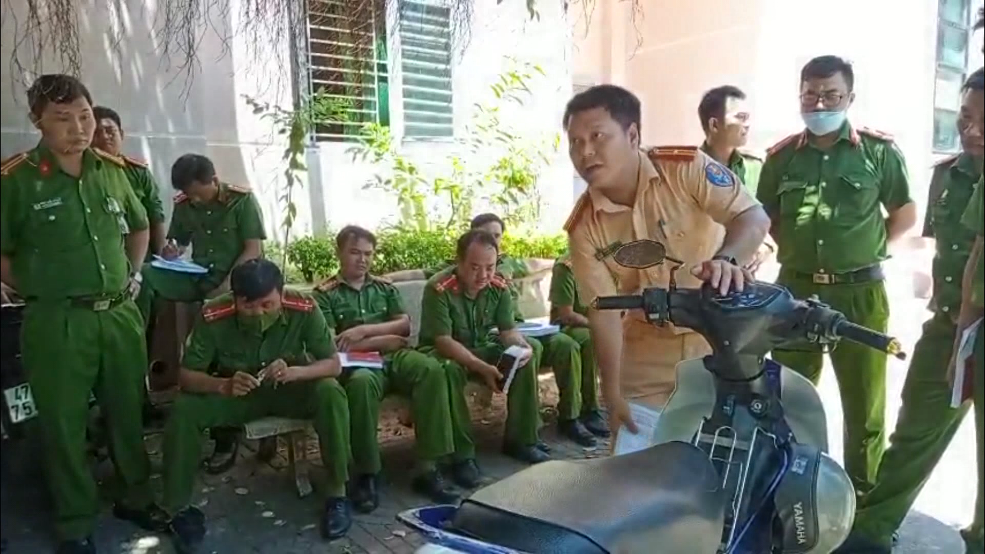 Hiệu quả tự việc phân cấp đăng ký xe cho công an cấp huyện, cấp xã