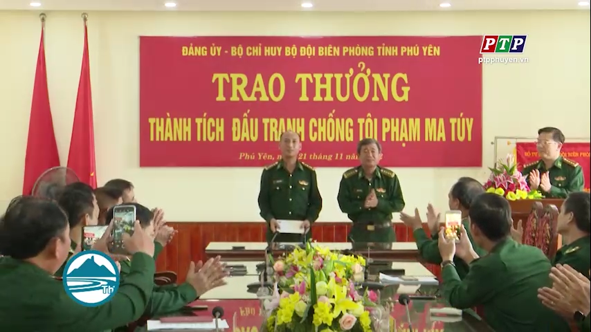 Trao thưởng đột xuất cho lực lượng phòng chống ma túy và tội phạm BĐBP tỉnh