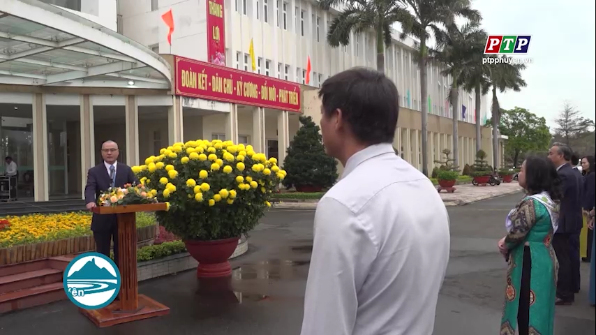 Các cơ quan tham mưu Tỉnh ủy, Đảng ủy khối cơ quan, doanh nghiệp tỉnh tổ chức chào cờ đầu xuân