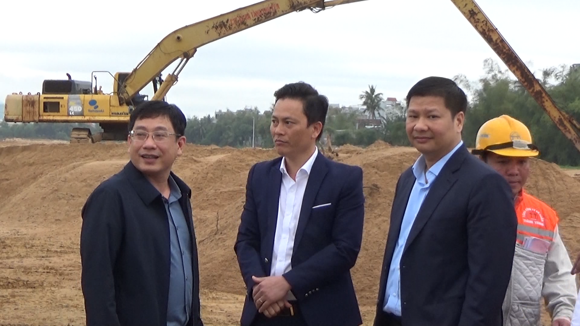 TP Tuy Hòa: Thăm động viên các đơn vị thi công công trình đầu xuân Quý mão