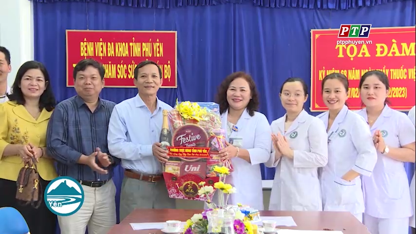Lãnh đạo HĐND tỉnh thăm, tặng quà ngày thầy thuốc Việt Nam 27/2
