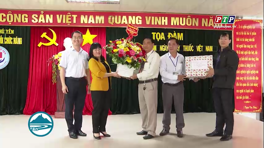 Lãnh đạo tỉnh thăm, chúc mừng Ngày thầy thuốc Việt Nam 27/2