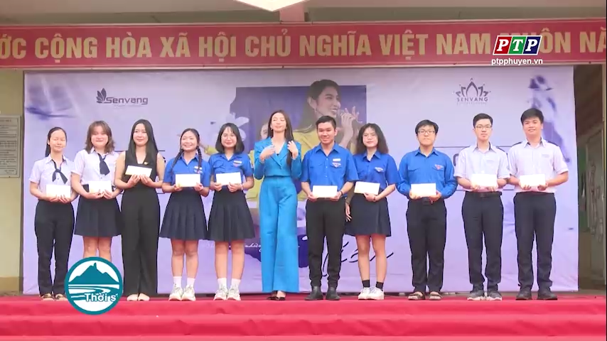 Hoa hậu Thùy Tiên giao lưu với học sinh Trường THPT chuyên Lương  Văn Chánh