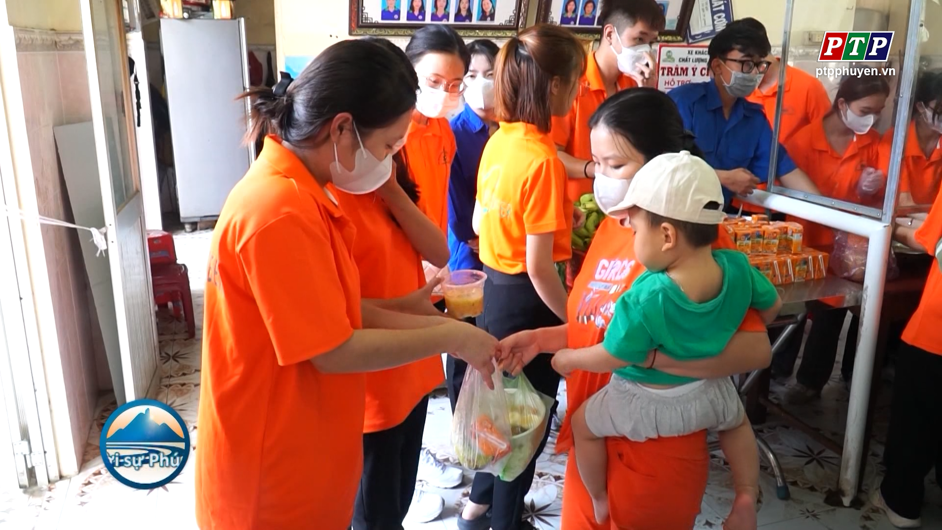 Bữa cơm nghĩa tình - Ấm lòng người bệnh