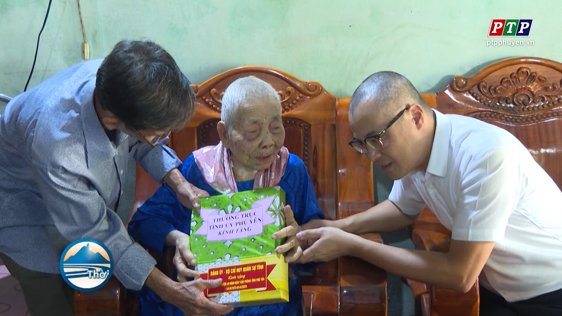 Thường trực Tỉnh ủy thăm Mẹ Việt Nam anh hùng, gia đình chính sách, người có công