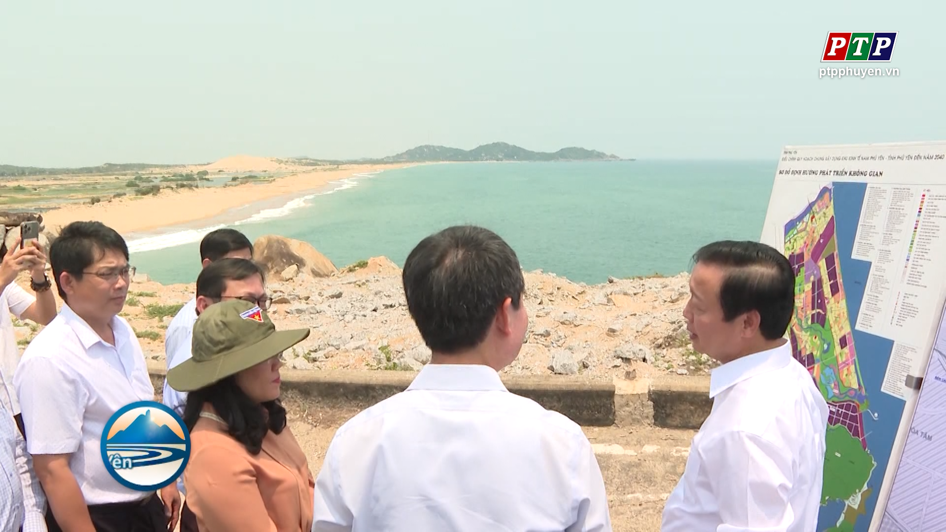 Phó Thủ tướng Chính phủ Trần Hồng Hà khảo sát cảng Bãi Gốc