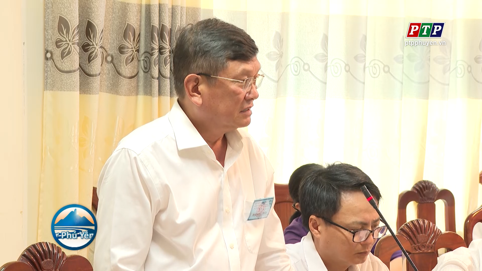 Thảo luận Tổ về tình hình thực hiện nhiệm vụ kinh tế - xã hội, quốc phòng - an ninh