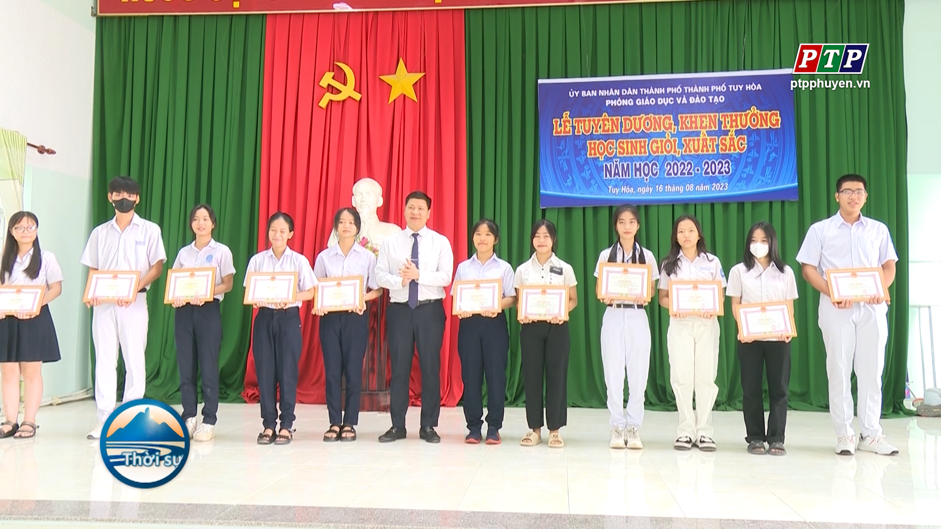 TP. TUY HÒA: TUYÊN DƯƠNG GẦN 200 HỌC SINH GIỎI, XUẤT SẮC