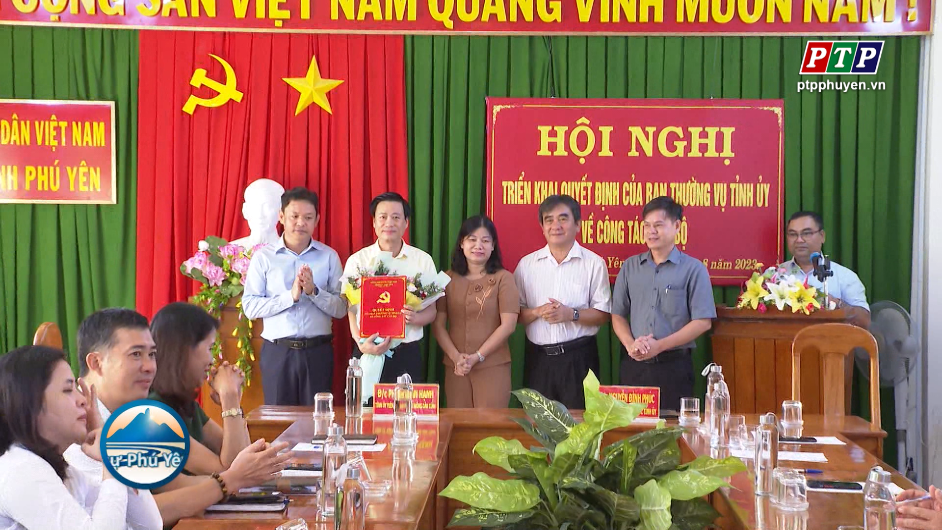 Công bố quyết định Phó Chủ tịch Hội Nông dân tỉnh nhiệm kỳ 2018 – 2023