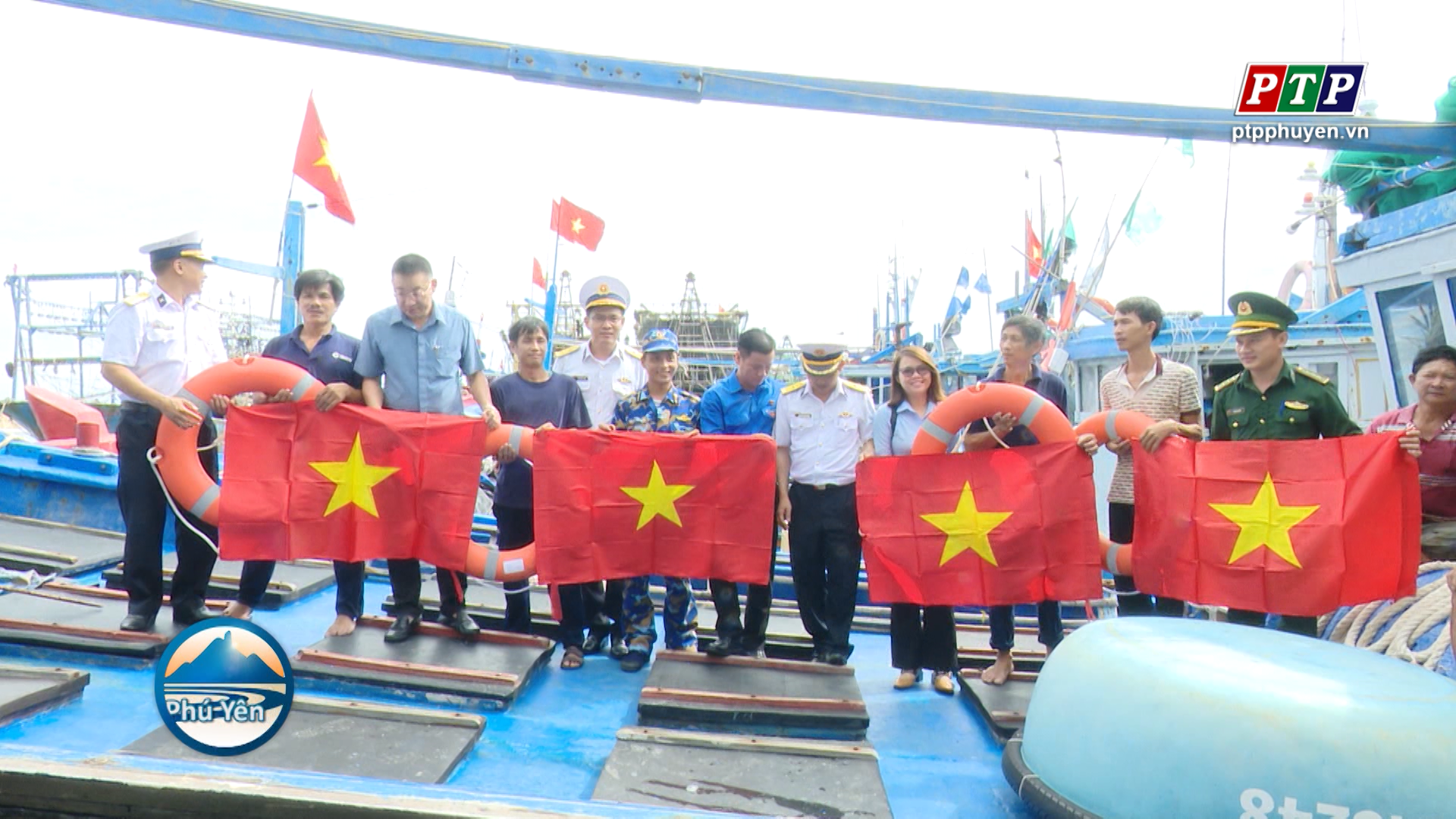 Lữ đoàn 682 thực hiện Chương trình “Hải quân Việt Nam làm điểm tựa cho ngư dân vươn khơi bám biển”