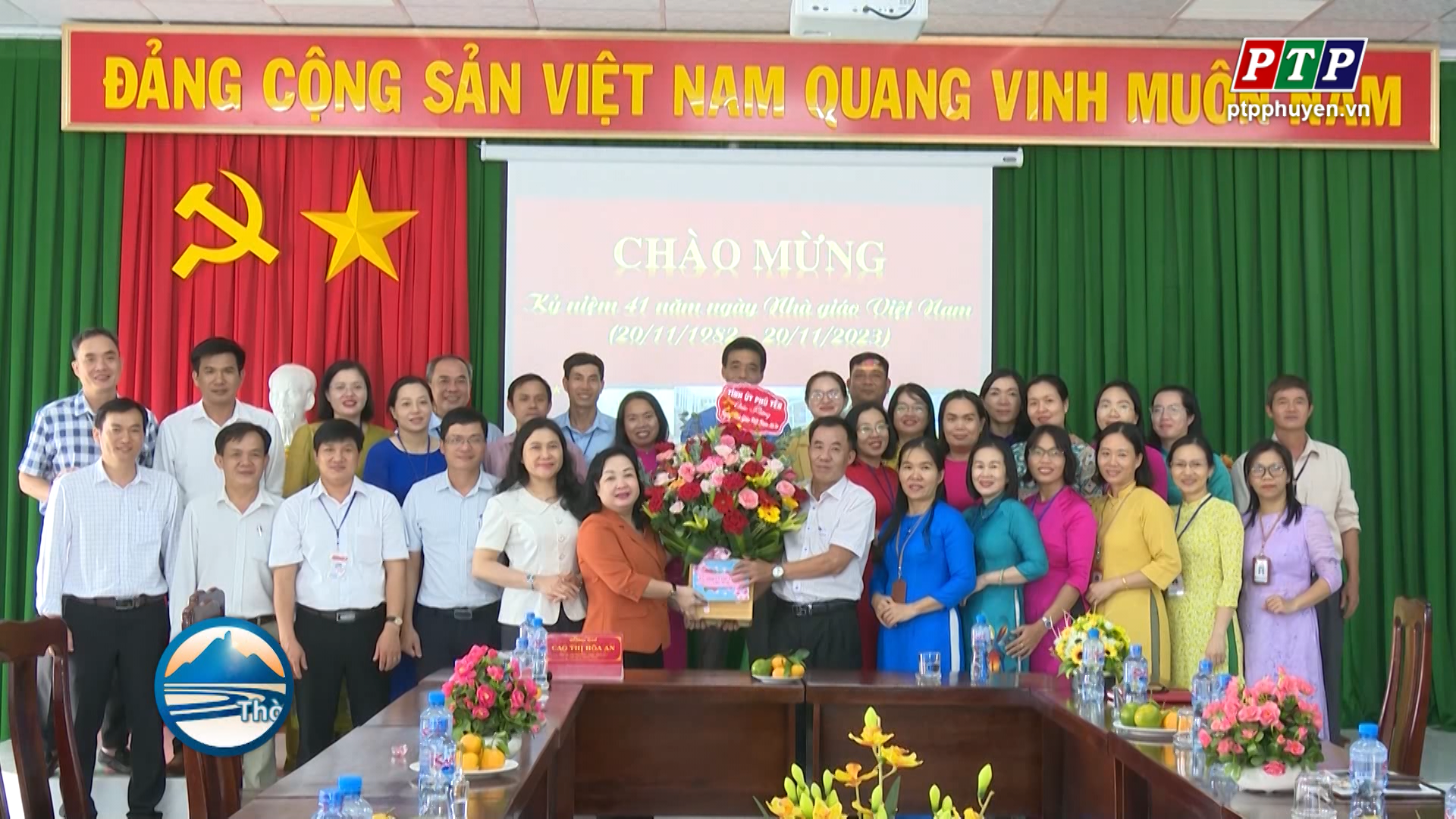 Phó BT thường trực Tỉnh ủy Cao Thị Hòa An thăm, chúc mừng ngày Nhà giáo Việt Nam