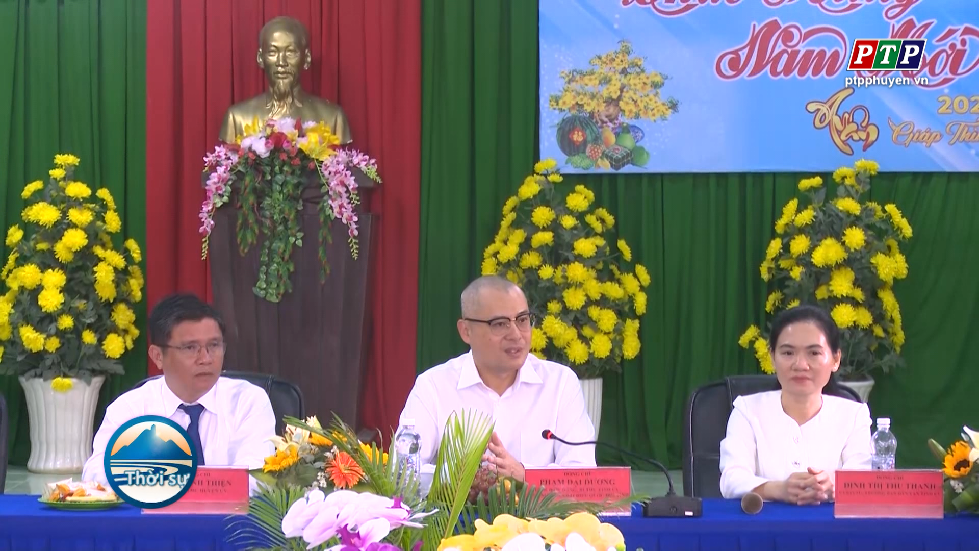 Đồng chí Phạm Đại Dương, Ủy viên Trung ương Đảng, Bí thư Tỉnh ủy, Trưởng Đoàn ĐBQH tỉnh đã dự lễ chào cờ đầu tuần, động viên thầy và trò Trường THPT Lê Hồng Phong, huyện Tây Hòa.