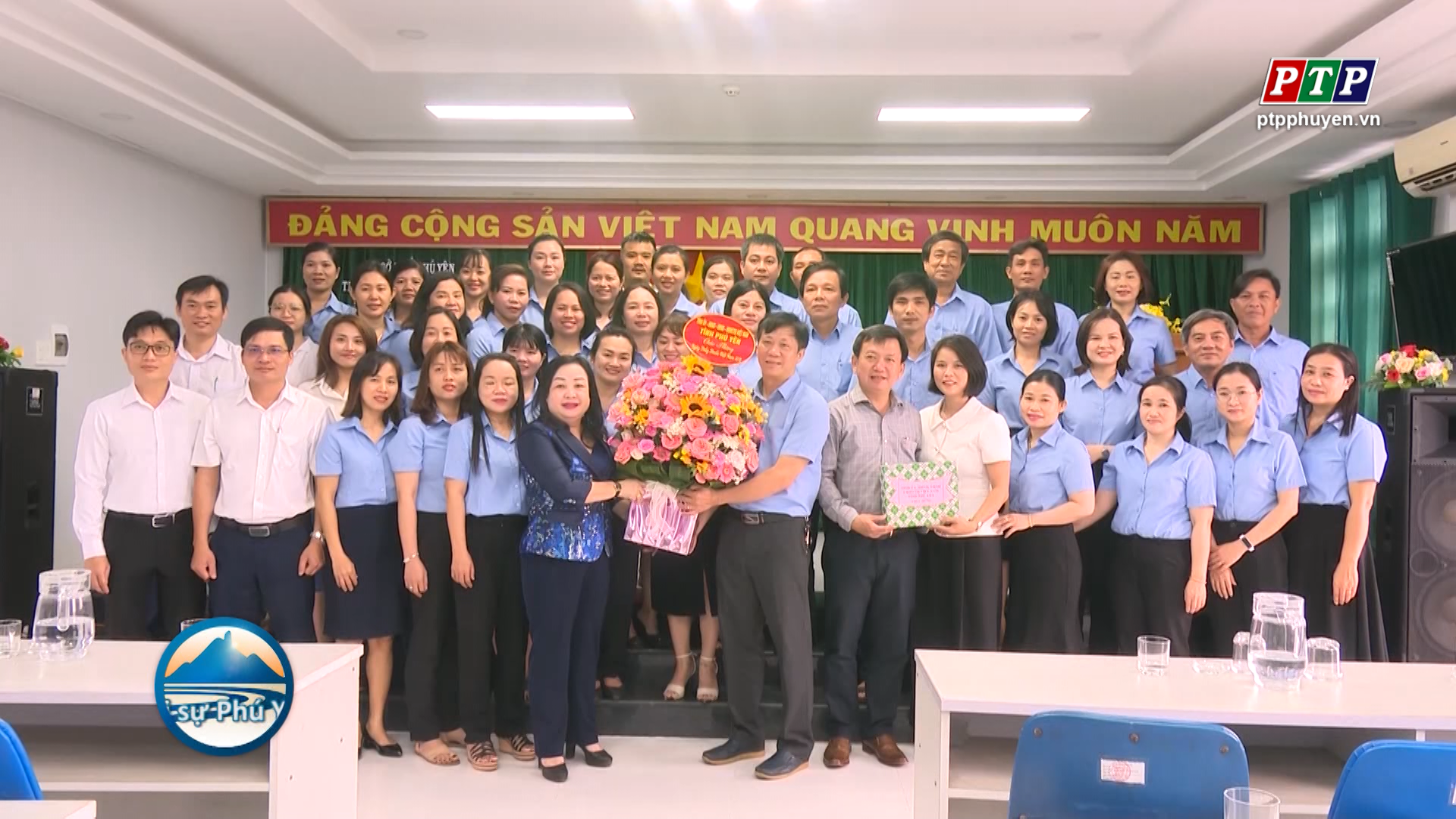 Phó Bí thư thường trực Tỉnh ủy Cao Thị Hòa An thăm các đơn vị y tế