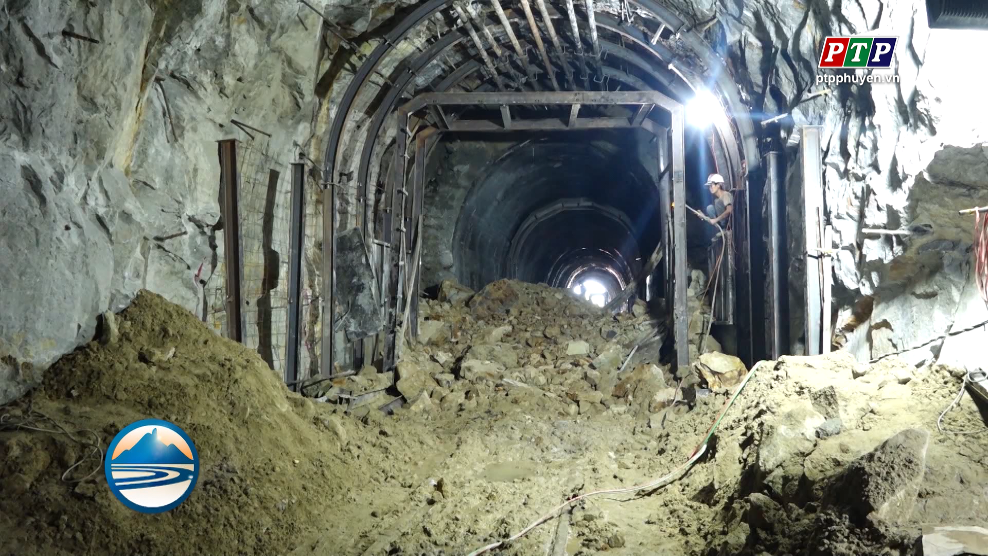 Triển khai giải pháp khắc phục sạt lở hầm đường sắt Bãi Gió