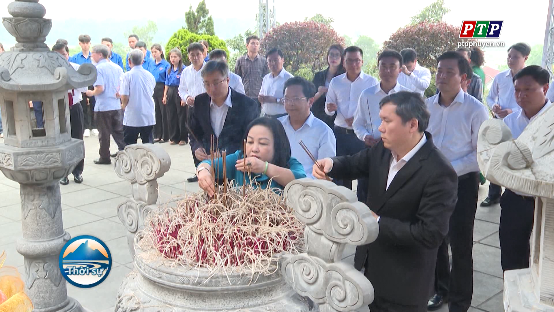 Dâng hương Khu mộ cố Tổng Bí thư Trần Phú
