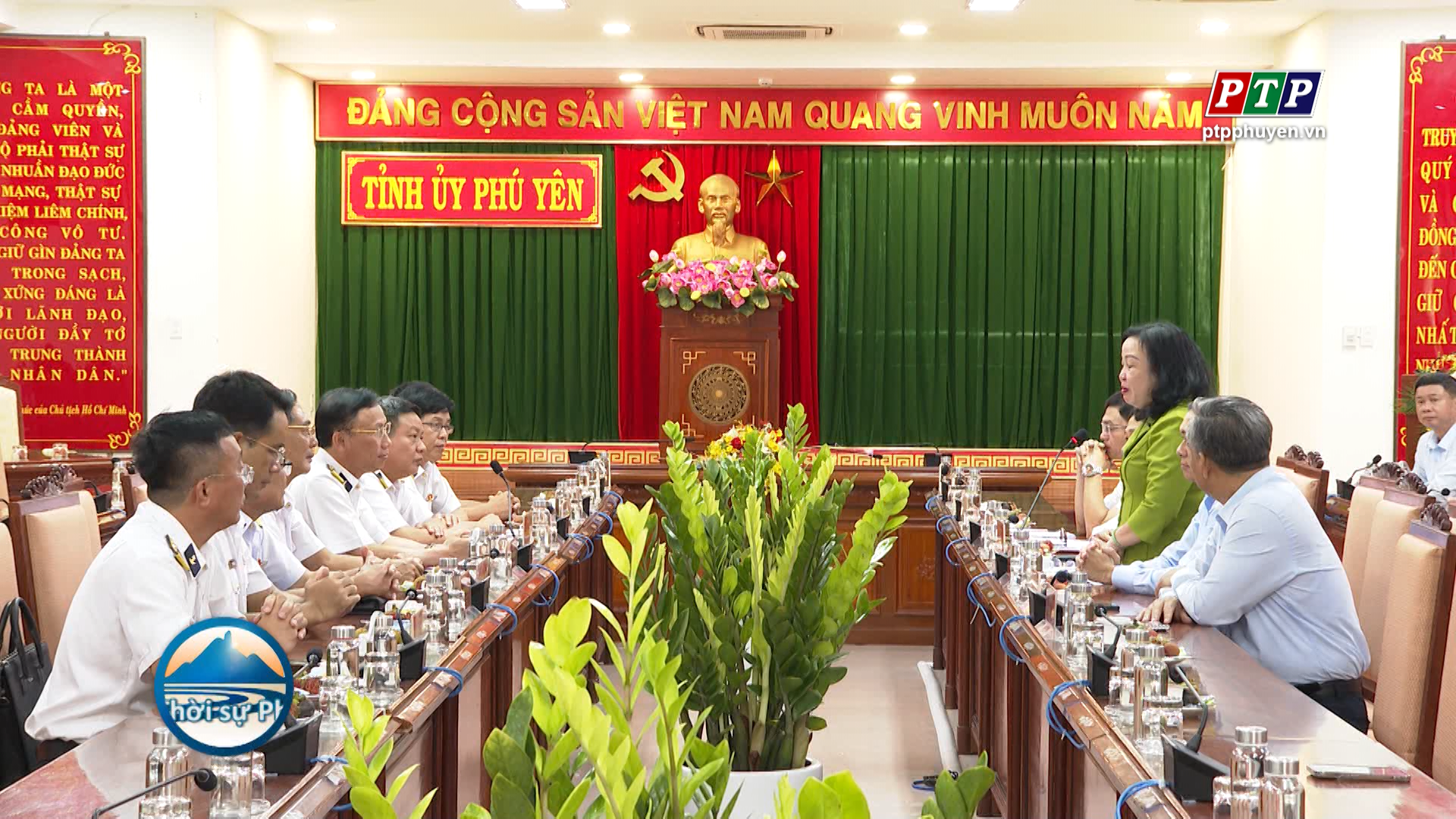 Đoàn công tác Cục Kỹ thuật Hải quân thăm, chào xã giao lãnh đạo tỉnh
