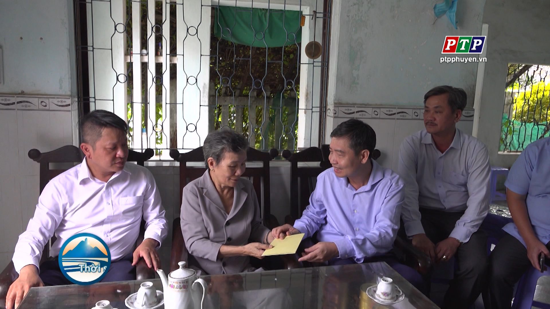 Lãnh đạo UBND tỉnh thăm, tặng quà  nhân Kỷ niệm 77 năm ngày Thương binh - Liệt sỹ tại TX. Đông Hòa